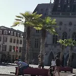 Joli Au Pied Du Beffroi Arras