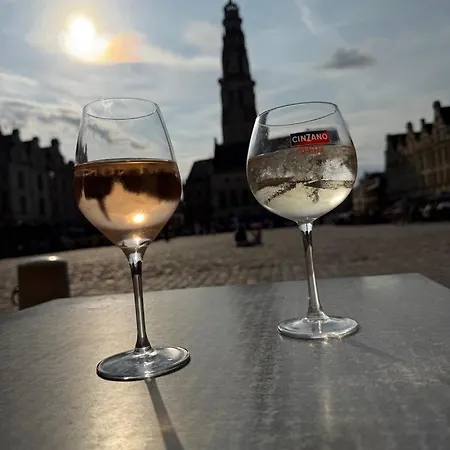 Joli Au Pied Du Beffroi * Arras