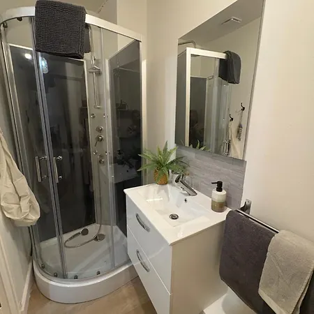 Joli Au Pied Du Beffroi * Arras