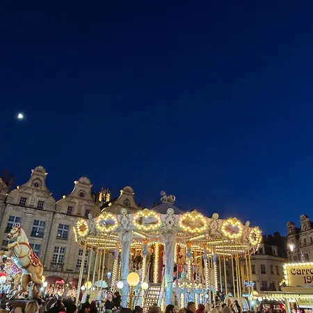 Joli Au Pied Du Beffroi Arras