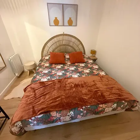 Joli Au Pied Du Beffroi אראס